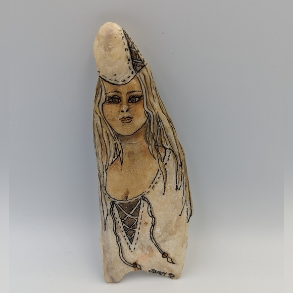 Hand painted Lady Figure Artist made On Oyster shell Brooch Vintage - Picture 2 of 12